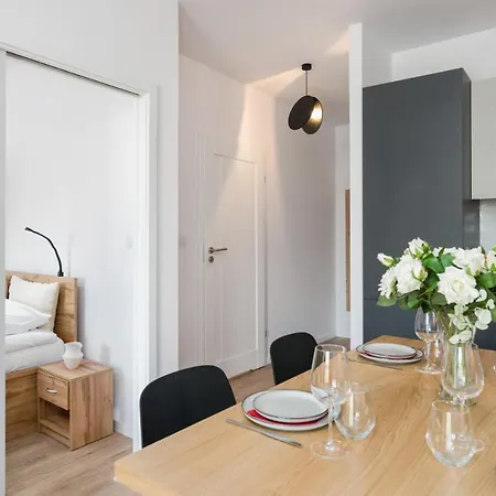 Bukowska 18 With Balcony Mtp By Renters Apartment