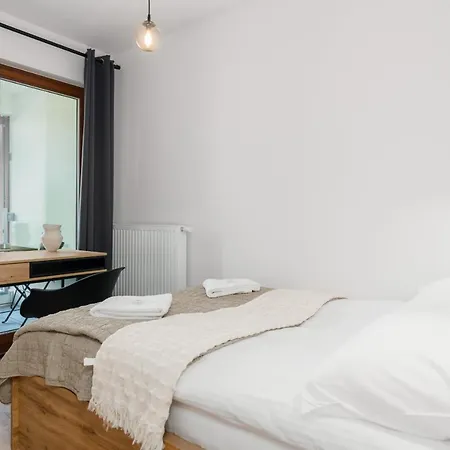 Bukowska 18 With Balcony Mtp By Renters Apartment