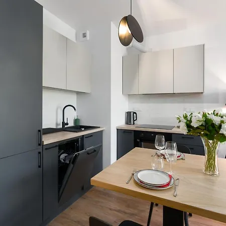 Bukowska 18 With Balcony Mtp By Renters Apartment